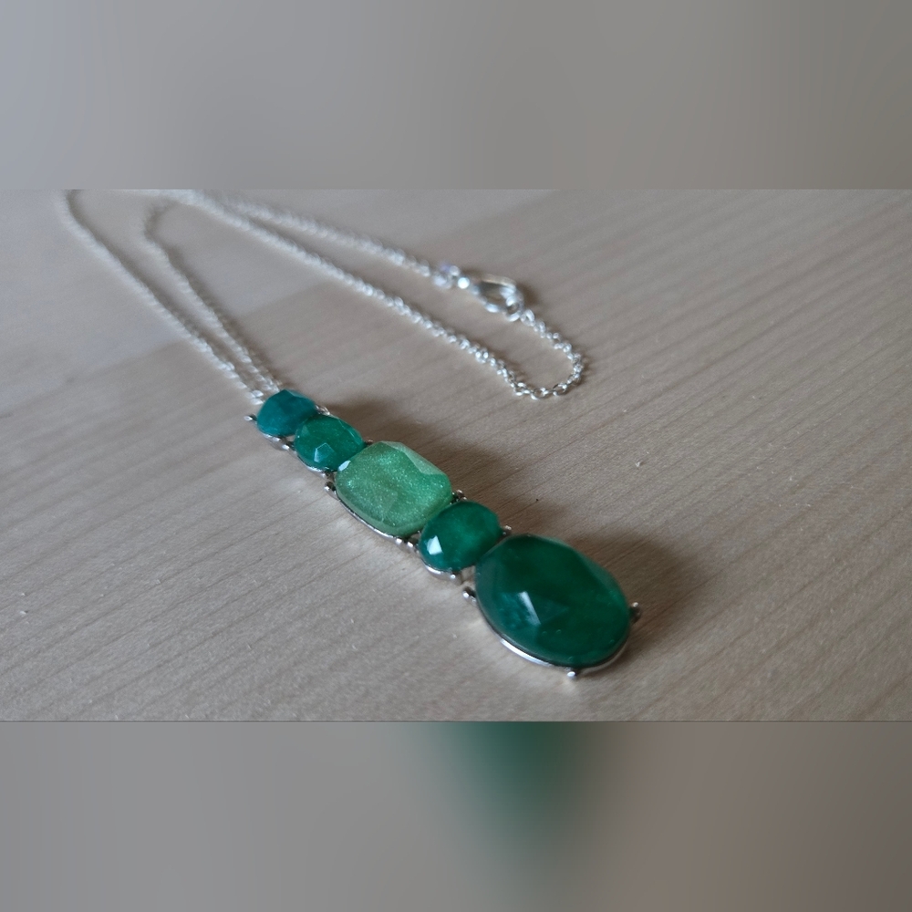 Elegant Green Beaded Necklace - Picture 4 of 4